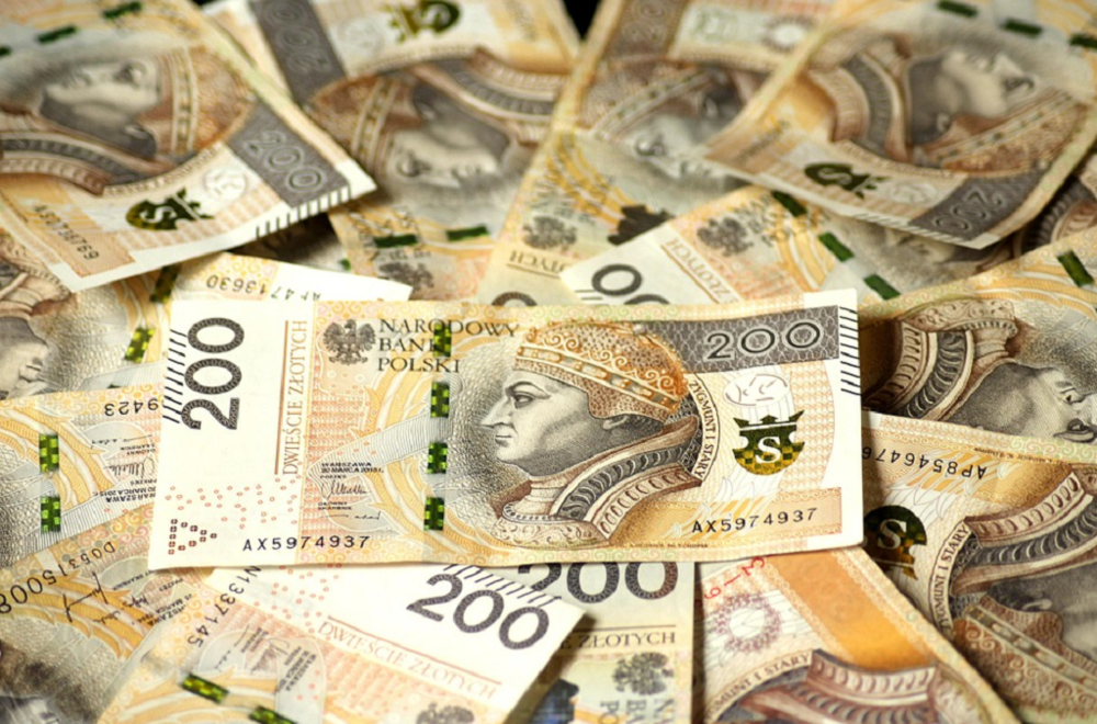 Pracujesz tylko pół miesiąca, przed komornikiem nie ma ratunku i może on zabrać nawet całe wynagrodzenie