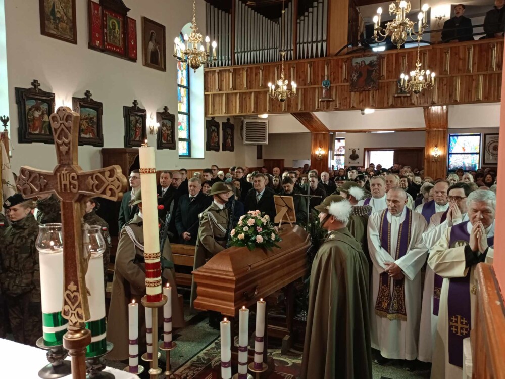 Ostatnie pożegnanie śp. Heleny Tokarz. Pogrzeb bohaterki zgromadził tłumy [ZDJĘCIA] [WIDEO]