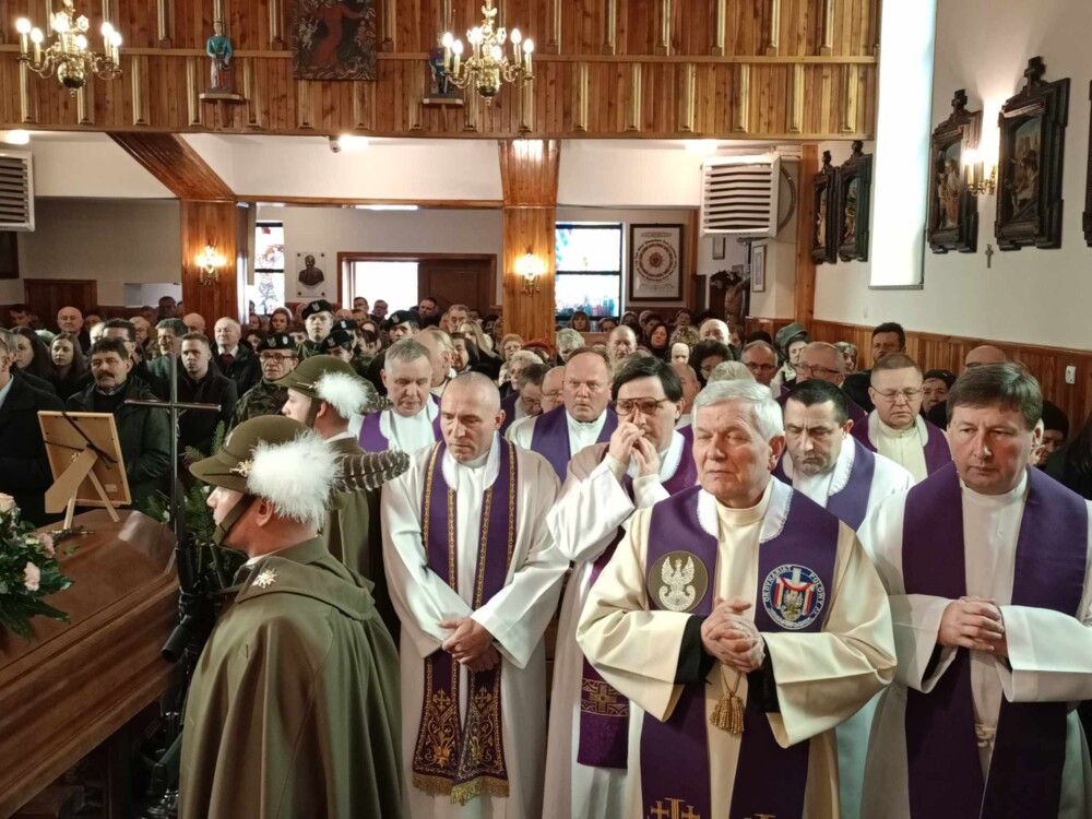 Ostatnie pożegnanie śp. Heleny Tokarz. Pogrzeb bohaterki zgromadził tłumy [ZDJĘCIA] [WIDEO]