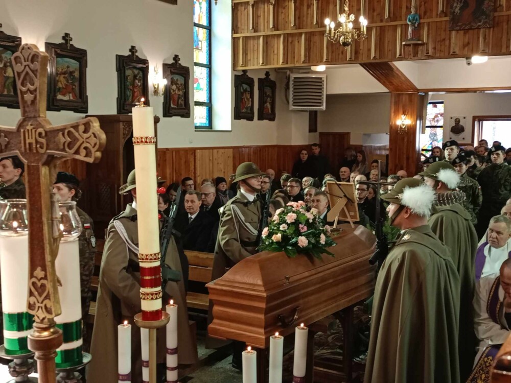 Ostatnie pożegnanie śp. Heleny Tokarz. Pogrzeb bohaterki zgromadził tłumy [ZDJĘCIA] [WIDEO]