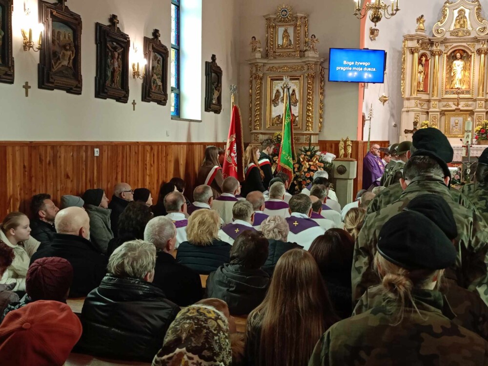 Ostatnie pożegnanie śp. Heleny Tokarz. Pogrzeb bohaterki zgromadził tłumy [ZDJĘCIA] [WIDEO]
