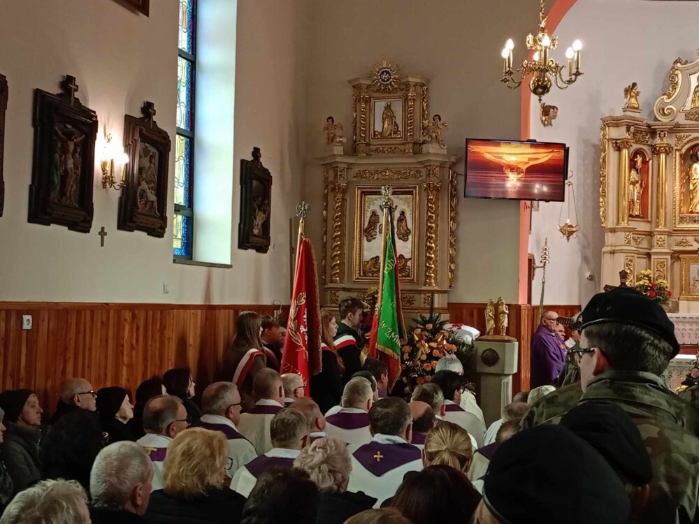 Ostatnie pożegnanie śp. Heleny Tokarz. Pogrzeb bohaterki zgromadził tłumy [ZDJĘCIA] [WIDEO]