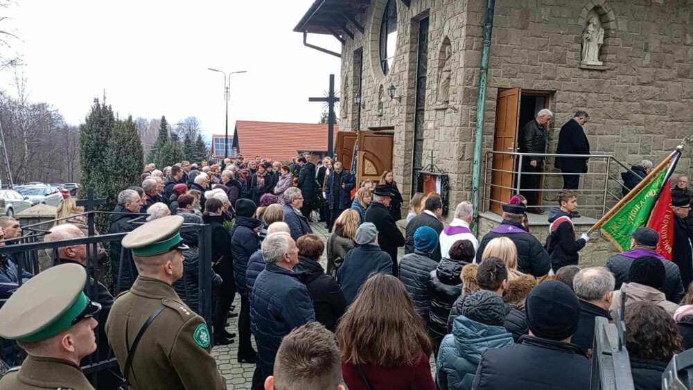 Ostatnie pożegnanie śp. Heleny Tokarz. Pogrzeb bohaterki zgromadził tłumy [ZDJĘCIA] [WIDEO]