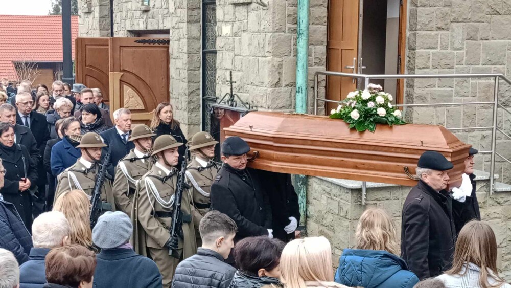 Ostatnie pożegnanie śp. Heleny Tokarz. Pogrzeb bohaterki zgromadził tłumy [ZDJĘCIA] [WIDEO]