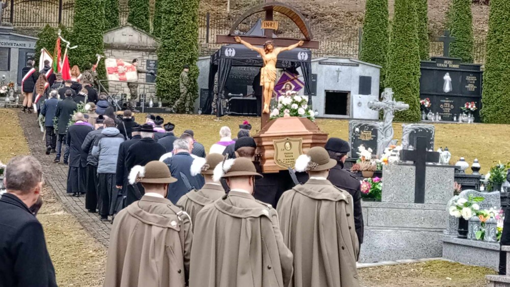 Ostatnie pożegnanie śp. Heleny Tokarz. Pogrzeb bohaterki zgromadził tłumy [ZDJĘCIA] [WIDEO]