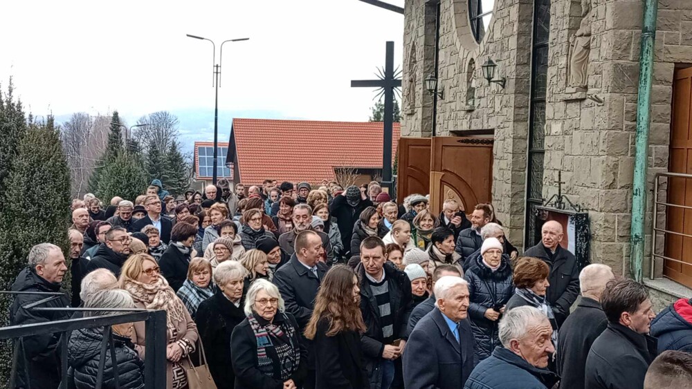 Ostatnie pożegnanie śp. Heleny Tokarz. Pogrzeb bohaterki zgromadził tłumy [ZDJĘCIA] [WIDEO]