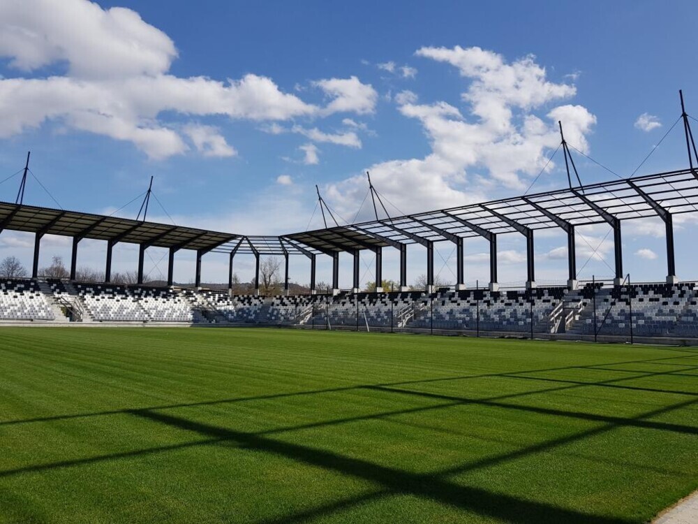 Przetarg na utrzymanie i pielęgnację murawy stadionu unieważniony. Kto się tym będzie zajmować?