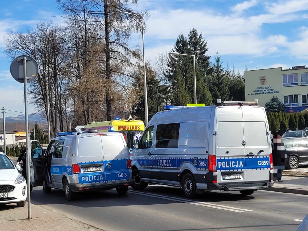 Policja i karetki przy sądeckiej "Samochodówce". Nastolatek zabrany do szpitala