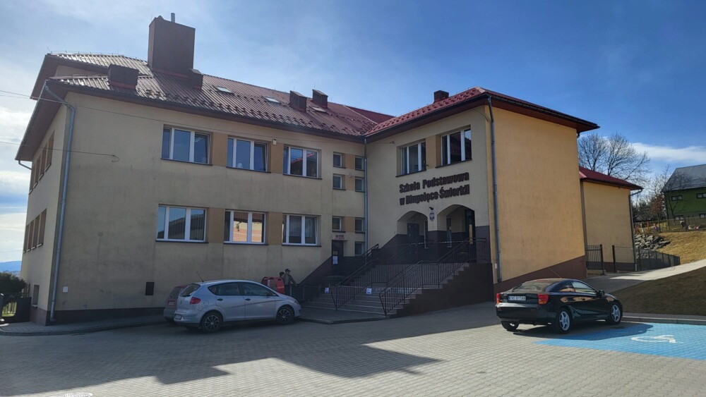 Chcą tu postawić żłobek i przedszkole. Gmina Podegrodzie kupuje działkę w Długołęce-Świerkli 