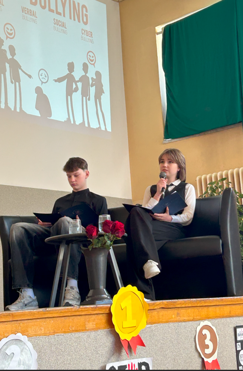 Charytatywny spektakl w sądeckim ZSE. Zwracał uwagę na ważny problem [ZDJĘCIA] [WIDEO]