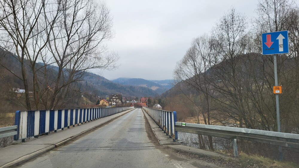 Nowy most na Dunajcu. Dwa pasy ruchu, chodnik i ścieżka rowerowa. Co ze starym mostem na Obidzę?