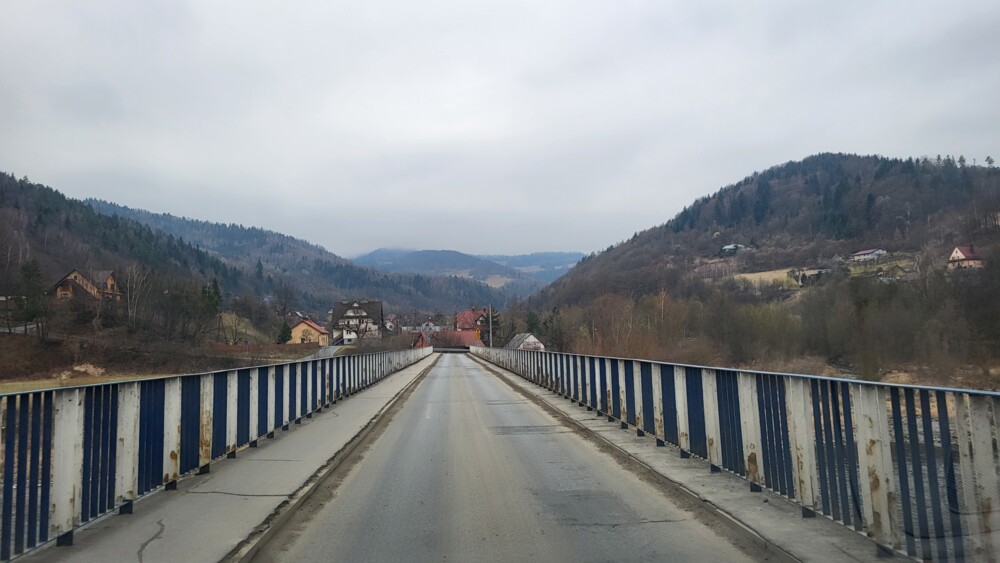 Nowy most na Dunajcu. Dwa pasy ruchu, chodnik i ścieżka rowerowa. Co ze starym mostem na Obidzę?