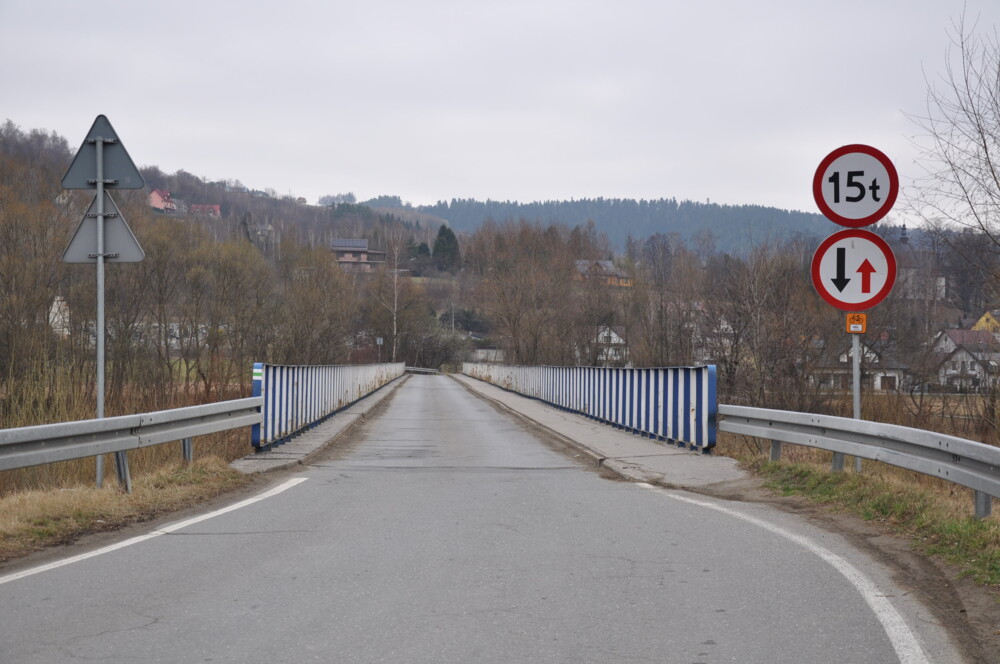 Nowy most na Dunajcu. Dwa pasy ruchu, chodnik i ścieżka rowerowa. Co ze starym mostem na Obidzę?