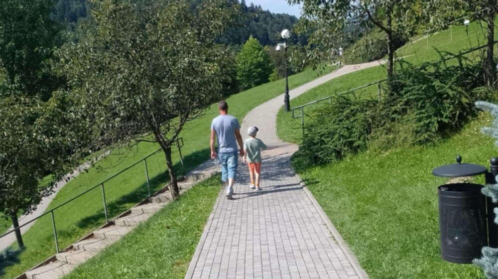 Uczniowie sądeckiego „Elektryka” apelują: pomóżmy Dominikowi i jego rodzinie znaleźć swoje miejsce na ziemi