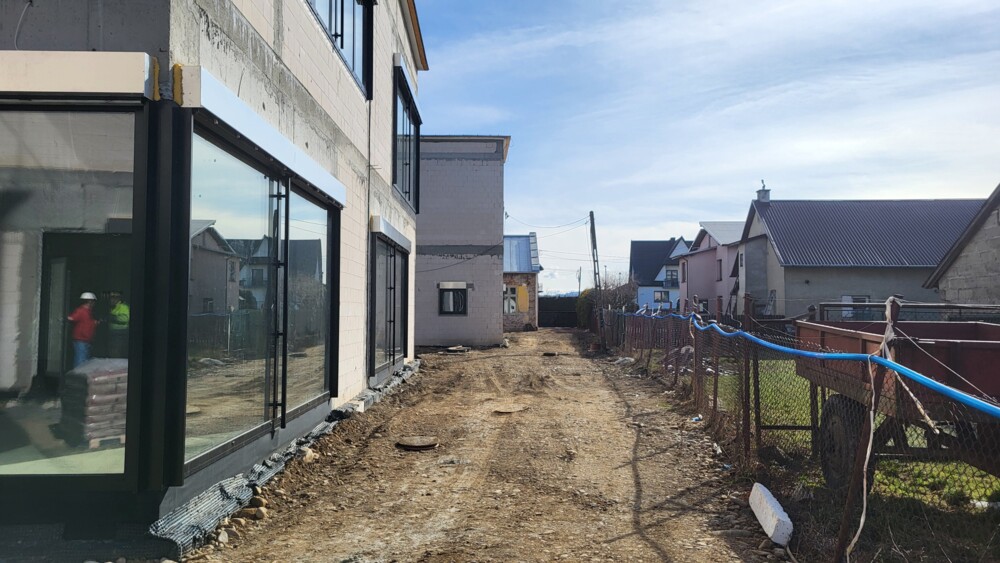 Co z tym gigantycznym obiektem? Zaglądamy na plac budowy Szkoły Podstawowej w Stadłach 