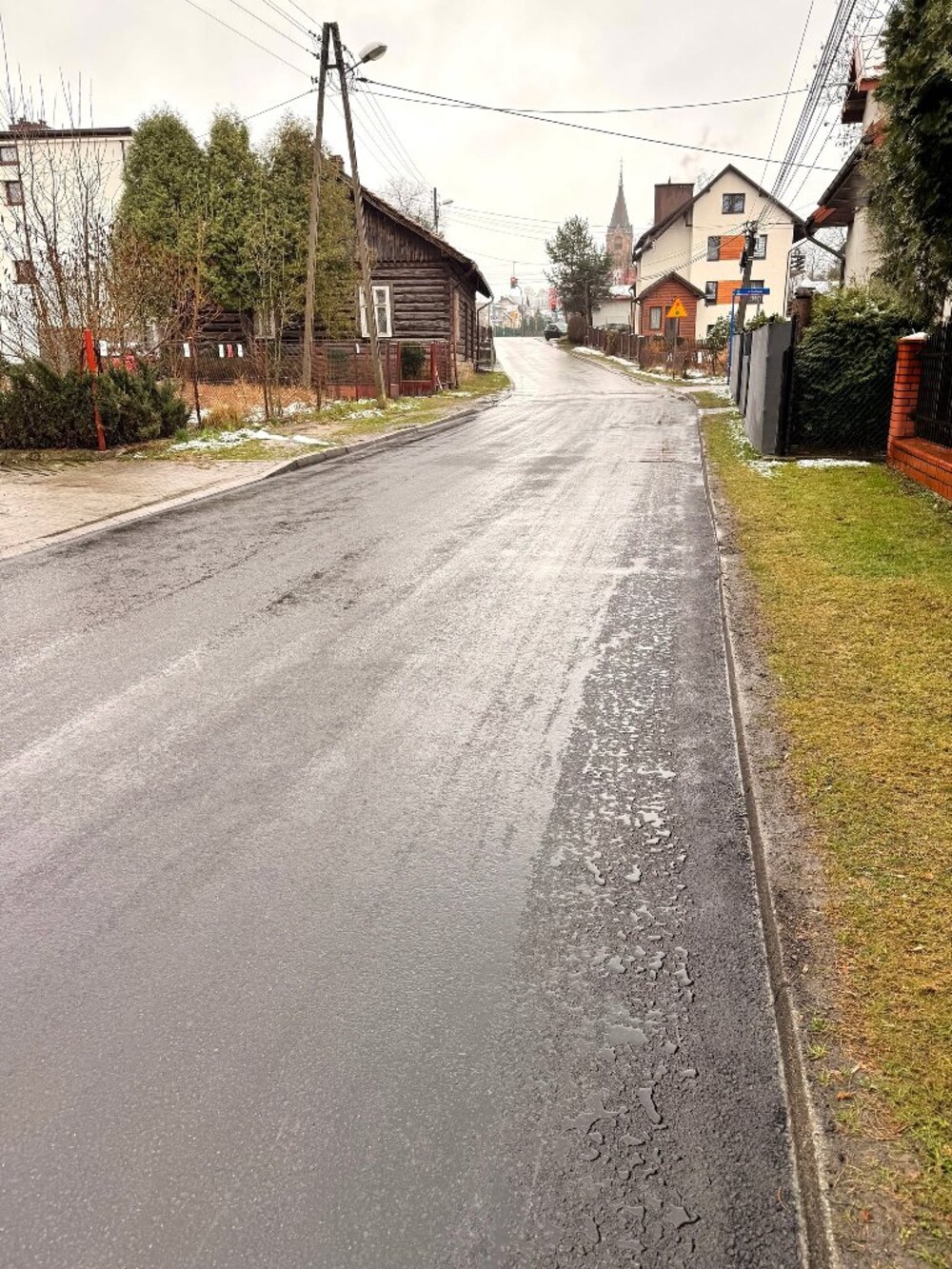 Wystarczyło kilka dni i ulica na osiedlu Biegonice w Nowym Sączu ma nową nawierzchnię [ZDJĘCIA]