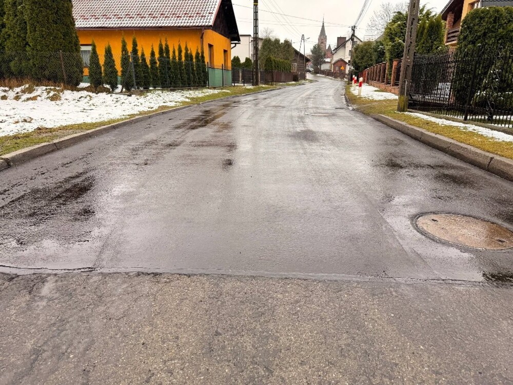 Wystarczyło kilka dni i ulica na osiedlu Biegonice w Nowym Sączu ma nową nawierzchnię [ZDJĘCIA]