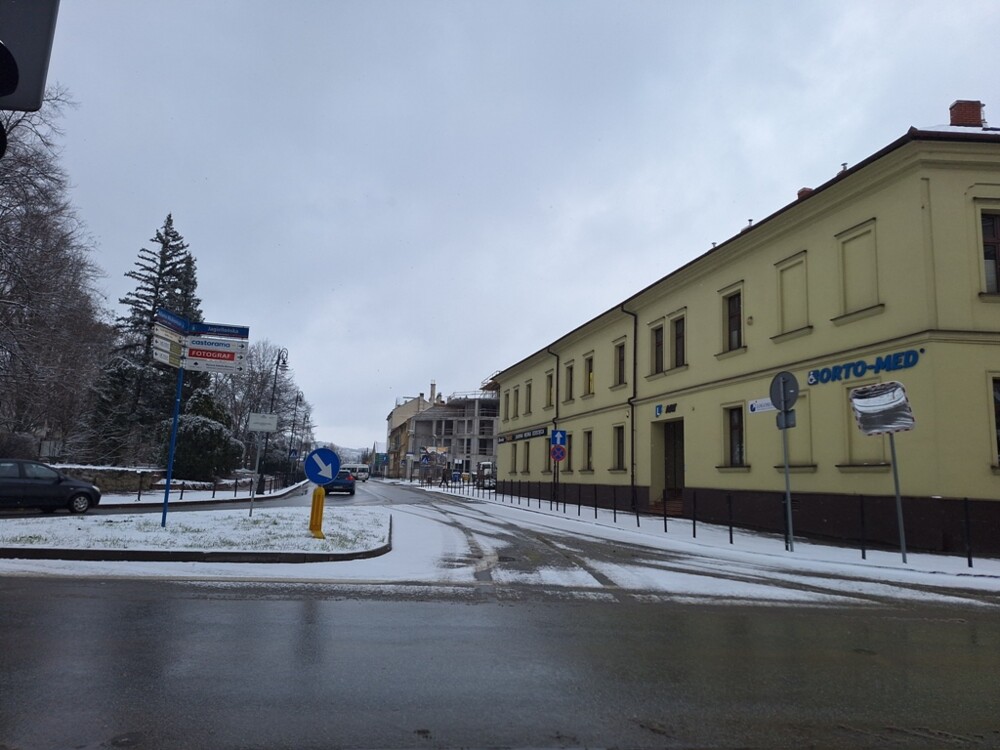 Zimowy obrazek z Nowego Sącza. W marcu, jak w garncu [ZDJĘCIA]