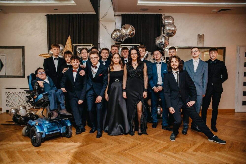 Studniówki 2025. Warto powspominać ten wyjątkowy czas. Tak bawiła się młodzież Zespołu Szkół nr 4 w Nowym Sączu 