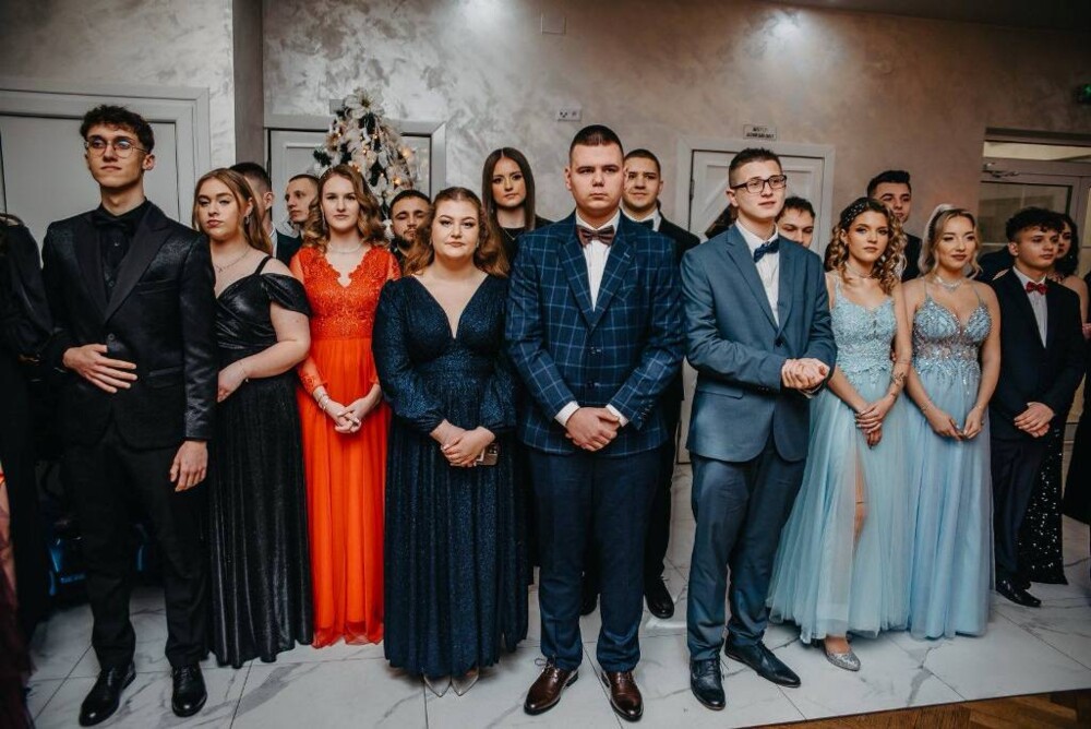 Studniówki 2025. Warto powspominać ten wyjątkowy czas. Tak bawiła się młodzież Zespołu Szkół nr 4 w Nowym Sączu 