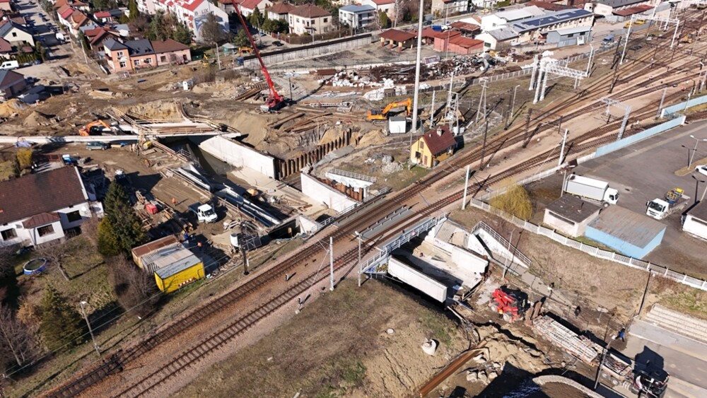 Inwestycja kolejowa w Nowym Sączu zaskakuje rozmachem. Widać to z innej perspektywy [ZDJĘCIA]
