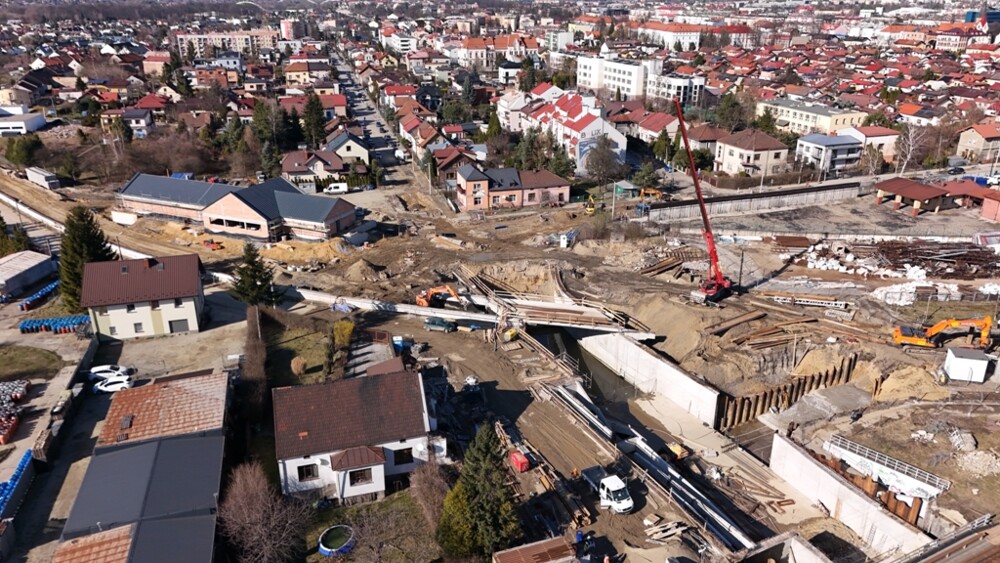 Inwestycja kolejowa w Nowym Sączu zaskakuje rozmachem. Widać to z innej perspektywy [ZDJĘCIA]