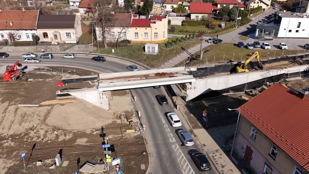 Inwestycja kolejowa w Nowym Sączu zaskakuje rozmachem. Widać to z innej perspektywy [ZDJĘCIA]