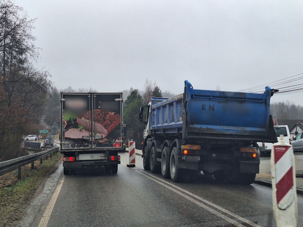 Wprowadzili ruch wahadłowy na powiatówce w Łęce. Na trasie do Nowego Sącza są spore utrudnienia