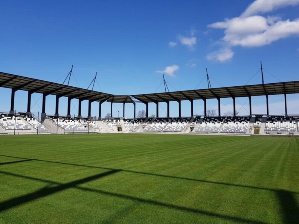 Rada Miasta Nowego Sącza mówi tak. Więcej pieniędzy na utrzymanie murawy stadionu Sandecji