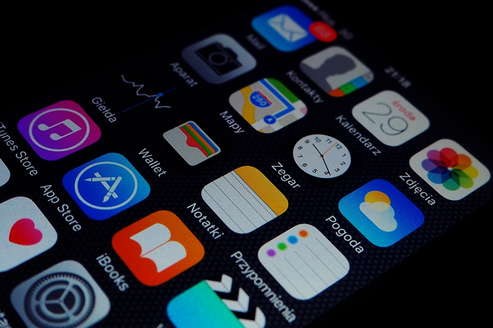 Użytkownicy aplikacji mObywatel mogą w kwietniu wygrać telefon iPhone 16 Pro