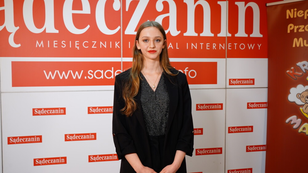 Patrycja Pancerz posiada delikatny głos, którym wzrusza. Jury szybko przekonało się do jej talentu!