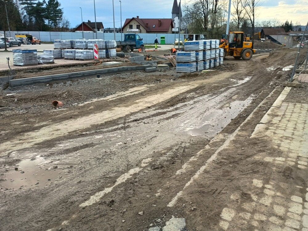 Inwestycja kolejowa na ulicy Krakowskiej w Nowym Sączu postępuje. Co tam się dzieje!