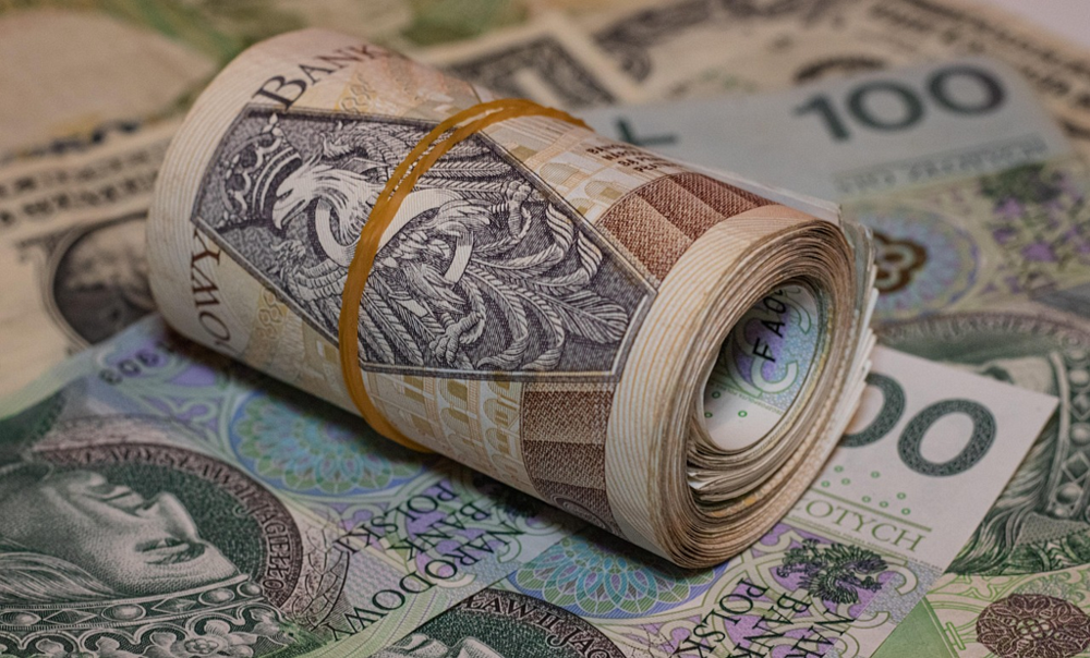 Czy to już koniec taniego euro, a dolar szybko przebije granicę 4 złotych za jednego USD. Czy polski złoty teraz już będzie systematycznie słabszy od walut