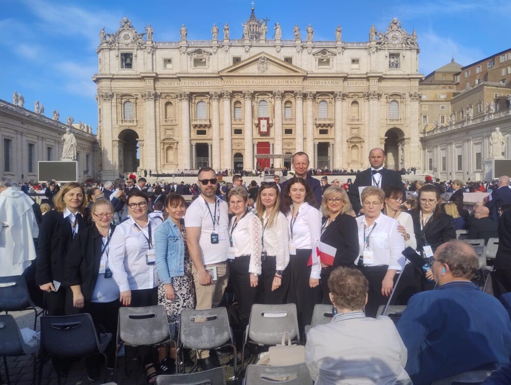 Europejskie tournee chórzystów z Powroźnika. Wraz z innymi 600 wykonawcami koncertują "Śladami Jana Pawła II"