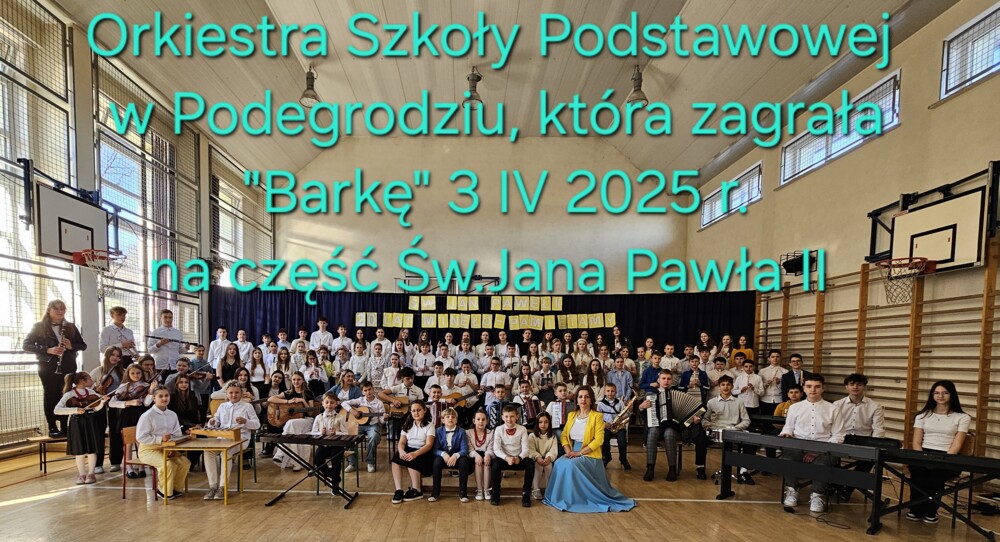Trudno było uchwycić wszystkich na jednym zdjęciu! Uczniowie Szkoły Podstawowej w Podegrodziu pobili muzyczny rekord 