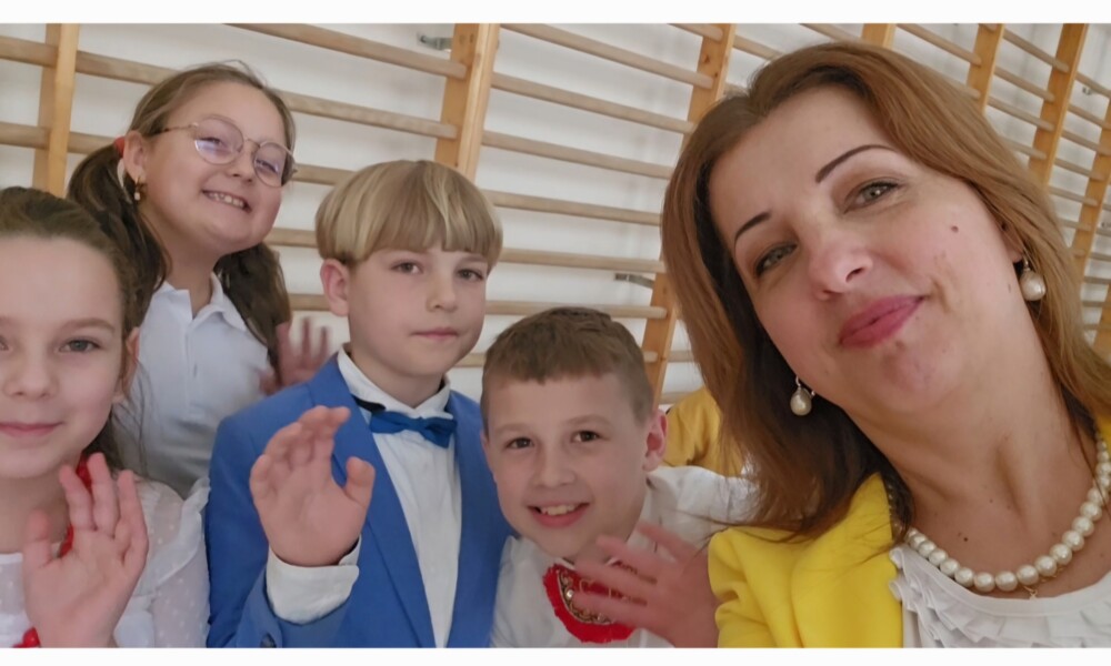 Trudno było uchwycić wszystkich na jednym zdjęciu! Uczniowie Szkoły Podstawowej w Podegrodziu pobili muzyczny rekord 