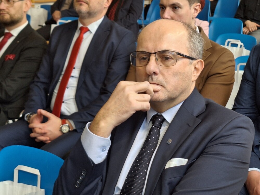 Wyjątkowy moment dla Zespołu Szkół Akademickich w Nowym Sączu. Szkoła z Tarczą i Medalem „Polonia Minor”