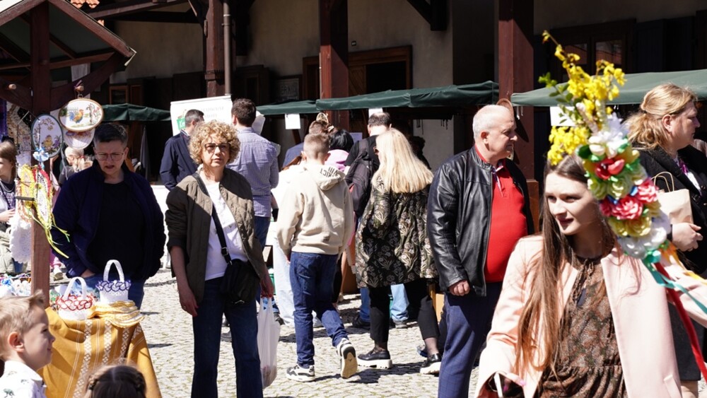 Tłumy w Miasteczku Galicyjskim w Nowym Sączu. Jarmark Wielkanocny przeżywał oblężenie [ZDJĘCIA]