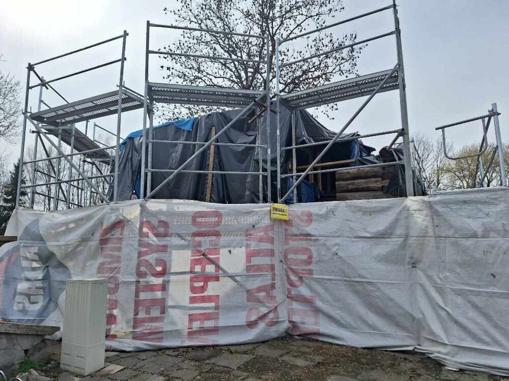 Zniknęły spalone elementy z kościoła św. Heleny w Nowym Sączu. Częściowa rozbiórka zakończona [ZDJĘCIA]