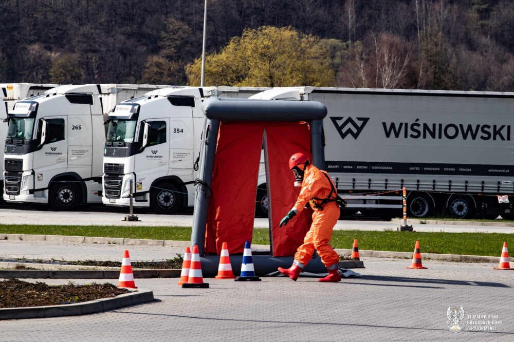 Na terenie zakładu Wiśniowski w Wielogłowach pojawili się żołnierze [ZDJĘCIA]