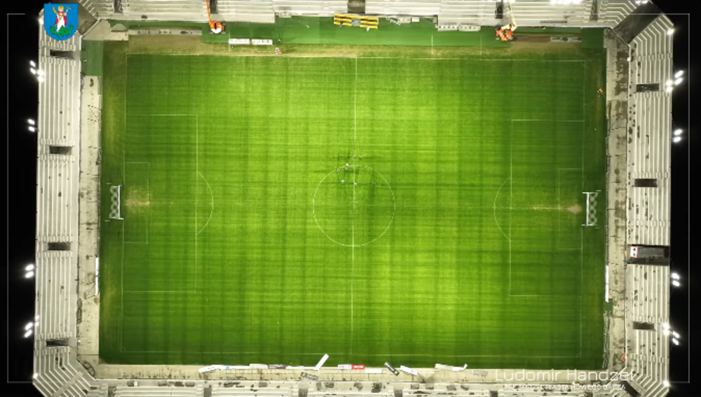 Budowany stadion przy ul. Kilińskiego 47 cały oświetlony [ZDJĘCIA]