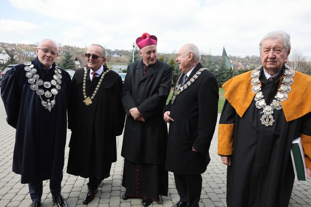 Jubileusz 40-lecia Izby Rzemiosła i Przedsiębiorczości w Nowym Sączu! Wręczono nagrody dla zasłużonych dla rzemiosła