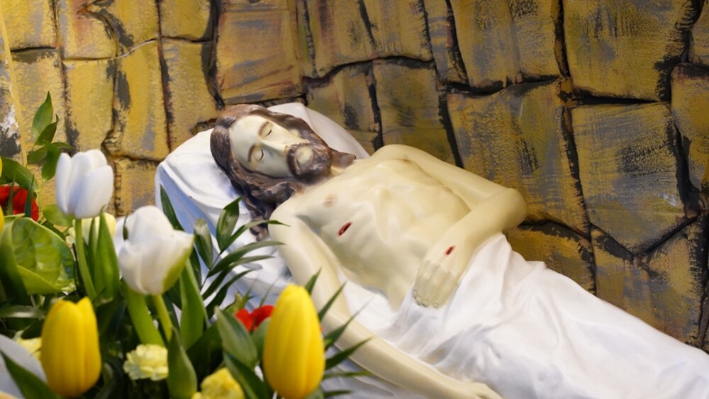 Wielka Sobota: w kościołach trwa adoracja Jezusa Chrystusa złożonego do symbolicznego grobu [WIDEO]