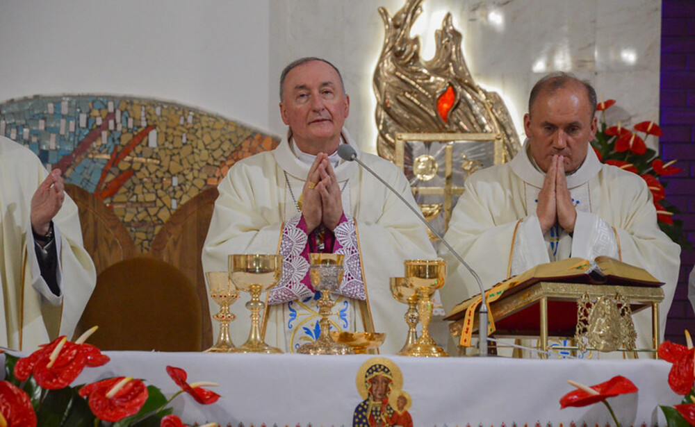 Wyjątkowa uroczystość w Świniarsku. Kościół parafialny pw. Miłosierdzia Bożego został konsekrowany [ZDJĘCIA]