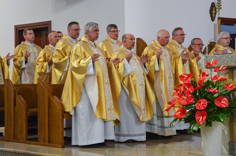 Wyjątkowa uroczystość w Świniarsku. Kościół parafialny pw. Miłosierdzia Bożego został konsekrowany [ZDJĘCIA]