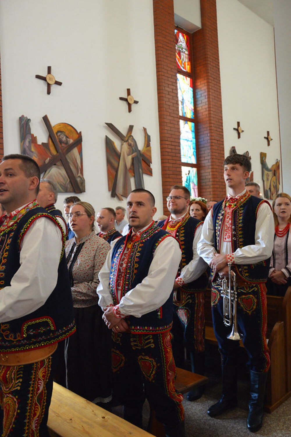 Wyjątkowa uroczystość w Świniarsku. Kościół parafialny pw. Miłosierdzia Bożego został konsekrowany [ZDJĘCIA]