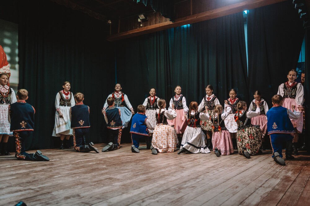 Wielki sukces Małych Mystkowian na Festiwalu Folklorystycznym w Dąbrowie Górniczej [ZDJĘCIA]