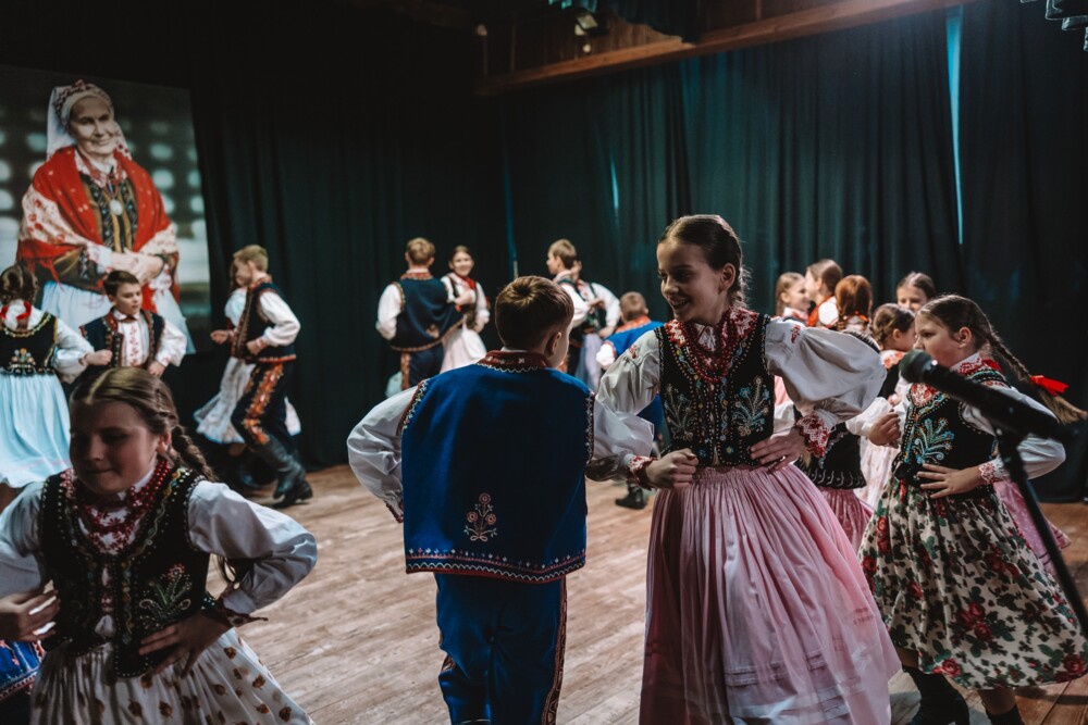 Wielki sukces Małych Mystkowian na Festiwalu Folklorystycznym w Dąbrowie Górniczej [ZDJĘCIA]