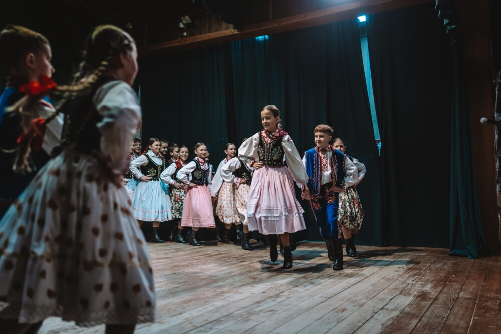 Wielki sukces Małych Mystkowian na Festiwalu Folklorystycznym w Dąbrowie Górniczej [ZDJĘCIA]