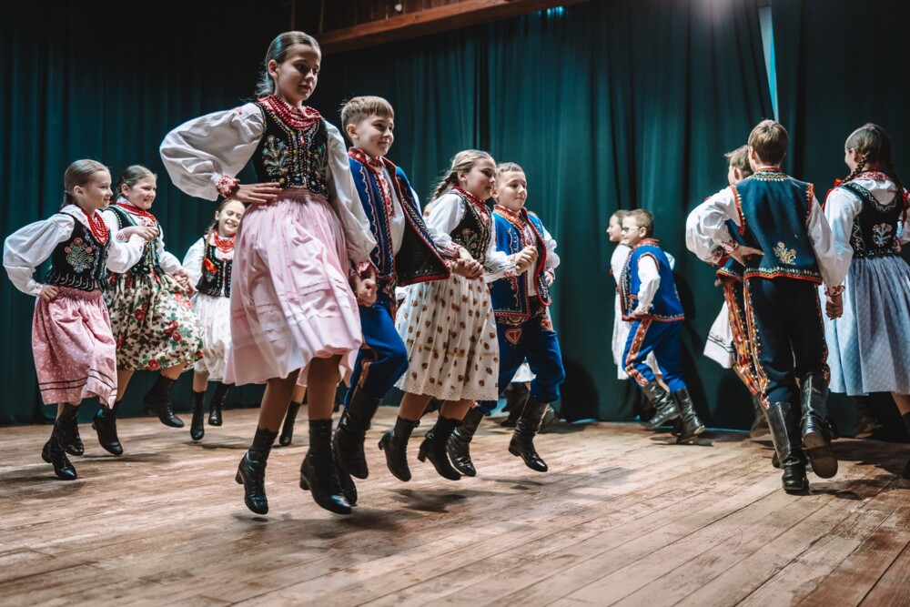 Wielki sukces Małych Mystkowian na Festiwalu Folklorystycznym w Dąbrowie Górniczej [ZDJĘCIA]